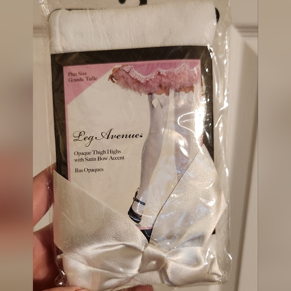 Leg Avenue knee high bow top stockings - Picture 2 of 3